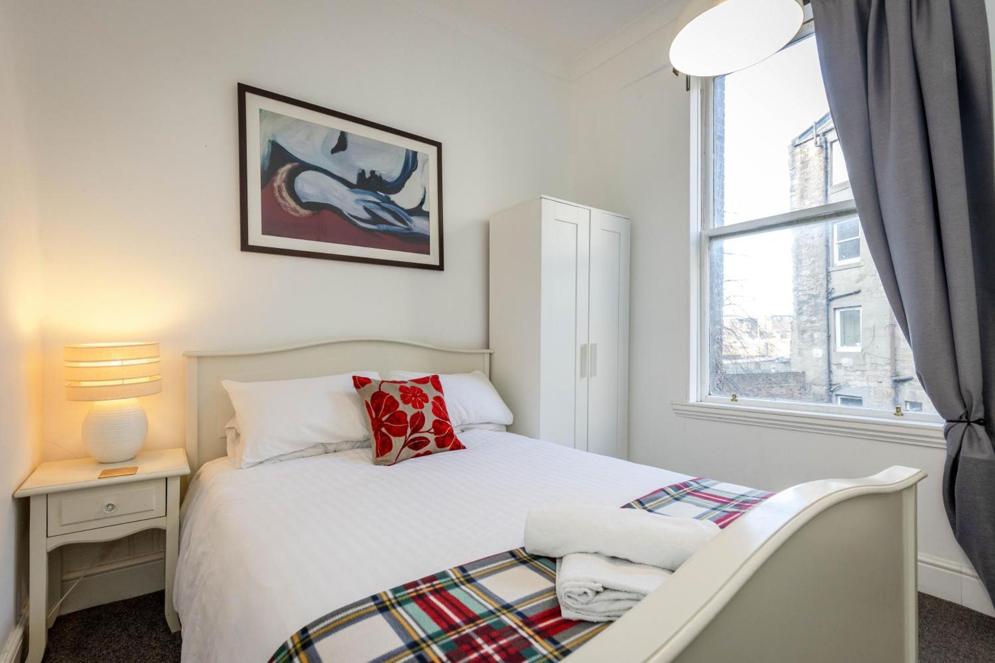 Traditional 3 Bedroom Quiet Duplex Flat By High St, Trams And Buses - Just 1-5 Miles To Centre Edinburgh Exterior photo