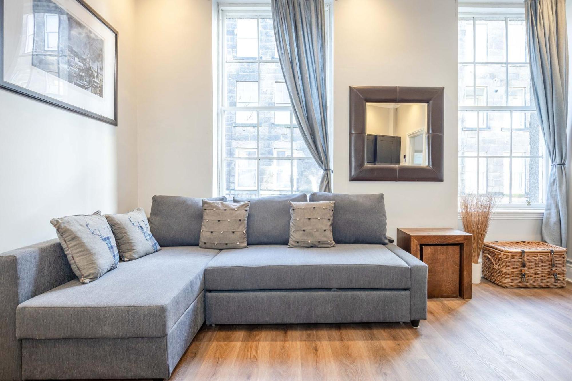 Traditional 3 Bedroom Quiet Duplex Flat By High St, Trams And Buses - Just 1-5 Miles To Centre Edinburgh Exterior photo