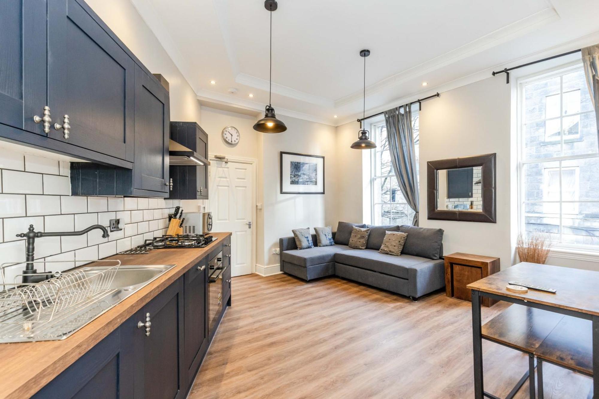Traditional 3 Bedroom Quiet Duplex Flat By High St, Trams And Buses - Just 1-5 Miles To Centre Edinburgh Exterior photo