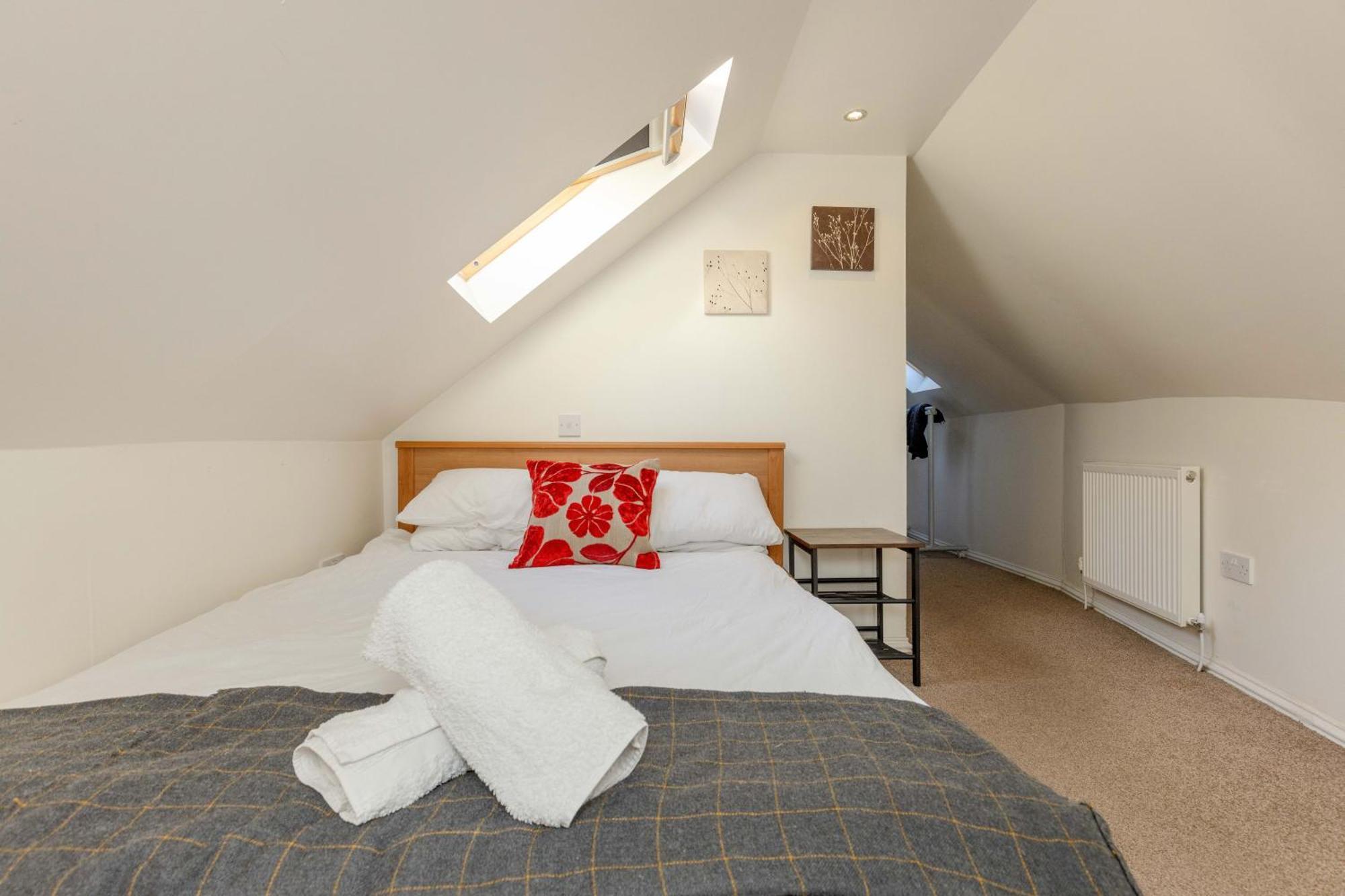 Traditional 3 Bedroom Quiet Duplex Flat By High St, Trams And Buses - Just 1-5 Miles To Centre Edinburgh Exterior photo