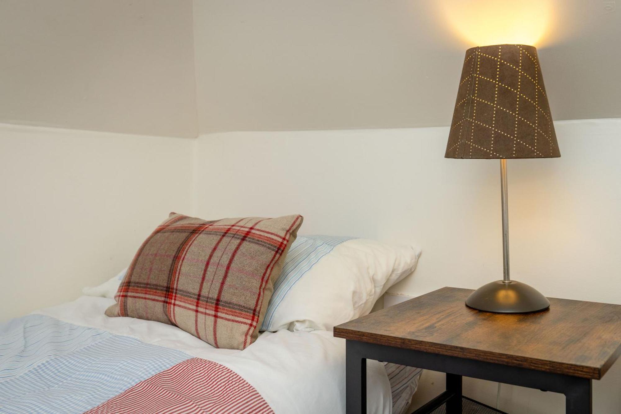 Traditional 3 Bedroom Quiet Duplex Flat By High St, Trams And Buses - Just 1-5 Miles To Centre Edinburgh Exterior photo