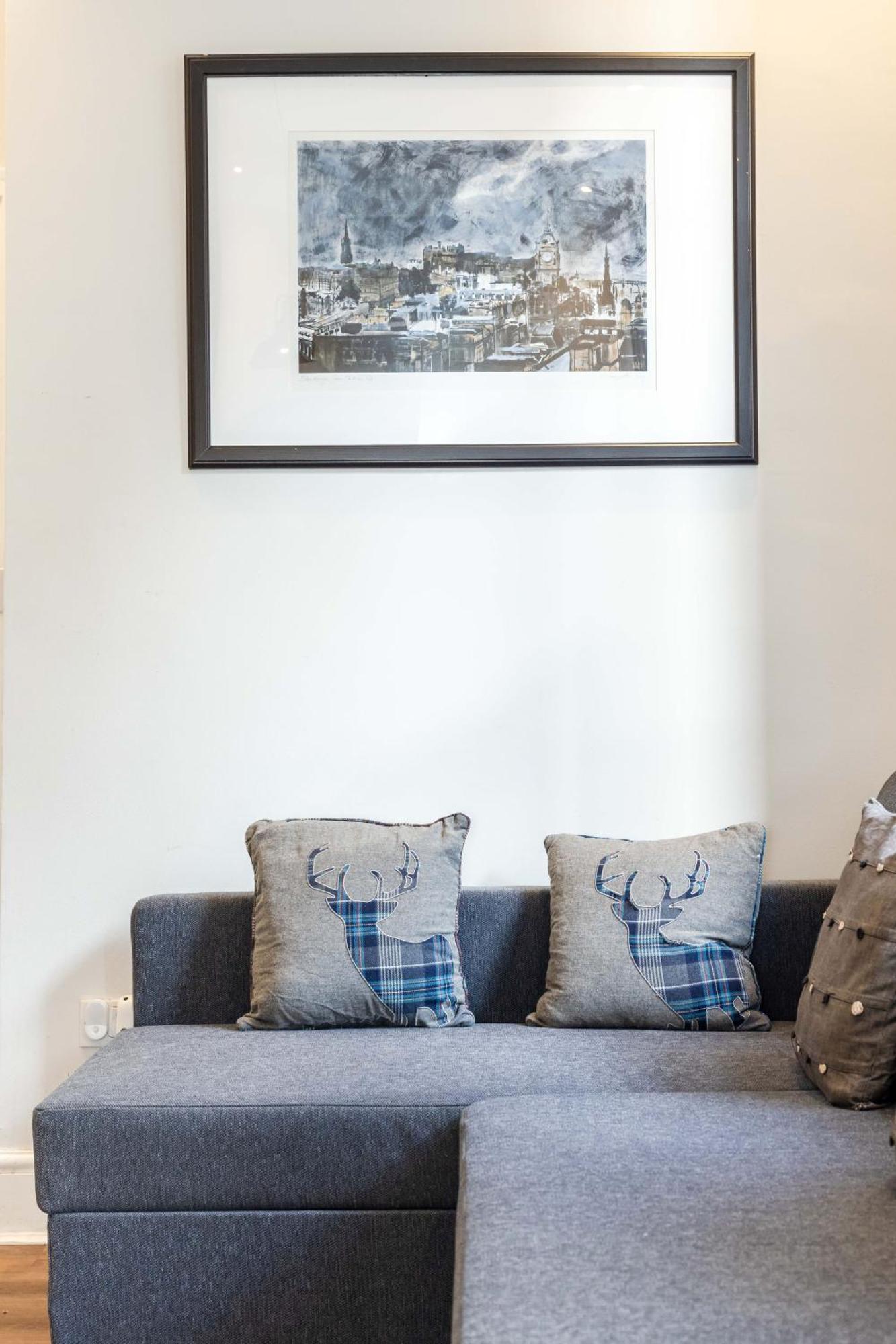 Traditional 3 Bedroom Quiet Duplex Flat By High St, Trams And Buses - Just 1-5 Miles To Centre Edinburgh Exterior photo